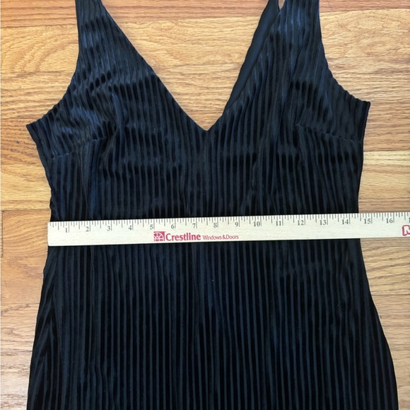 Forever 21 V Neck Dress Women’s Large Black Velvet Ribbed Bodycon Lined New - Picture 5 of 6